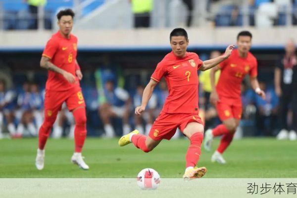 武磊破门国足2-1逆转泰国(武磊破门被吹)